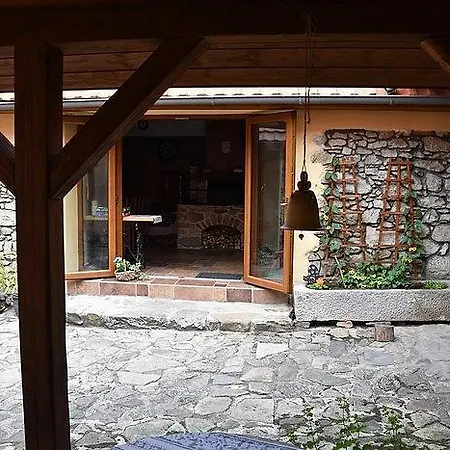 U říčky Pensión Benesov nad Cernou